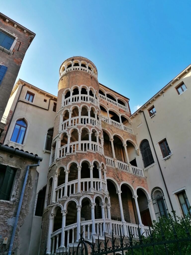 Palazzo contarini del Bovolo